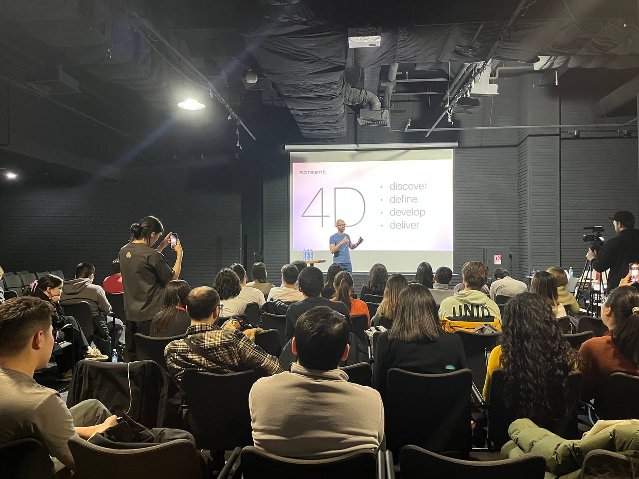 On stage — spreent 4D